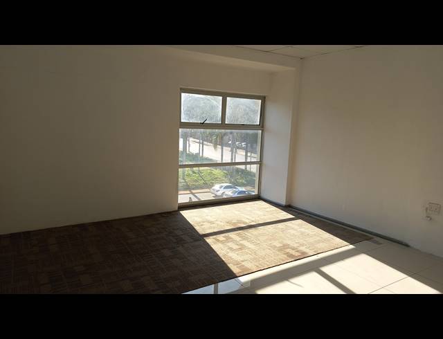 107M² BUSINESS TO LET IN OVERPORT